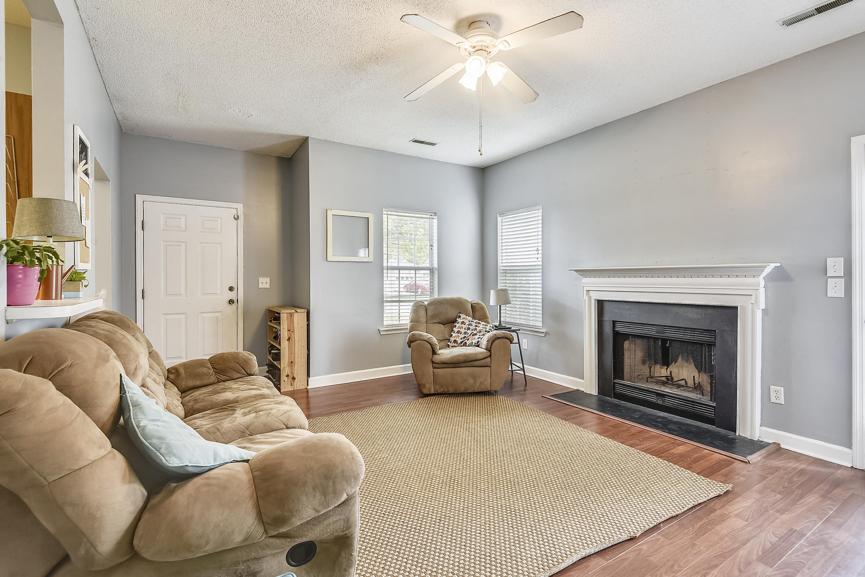 123 Coventry Road Summerville, SC 29486 - Photo 7 of 33 Main Level-Living Room-DSC8496