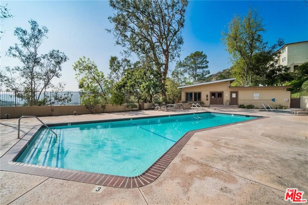 1935 Alpha Road, Unit 321 Glendale, CA 91208 - Photo 12 of 14