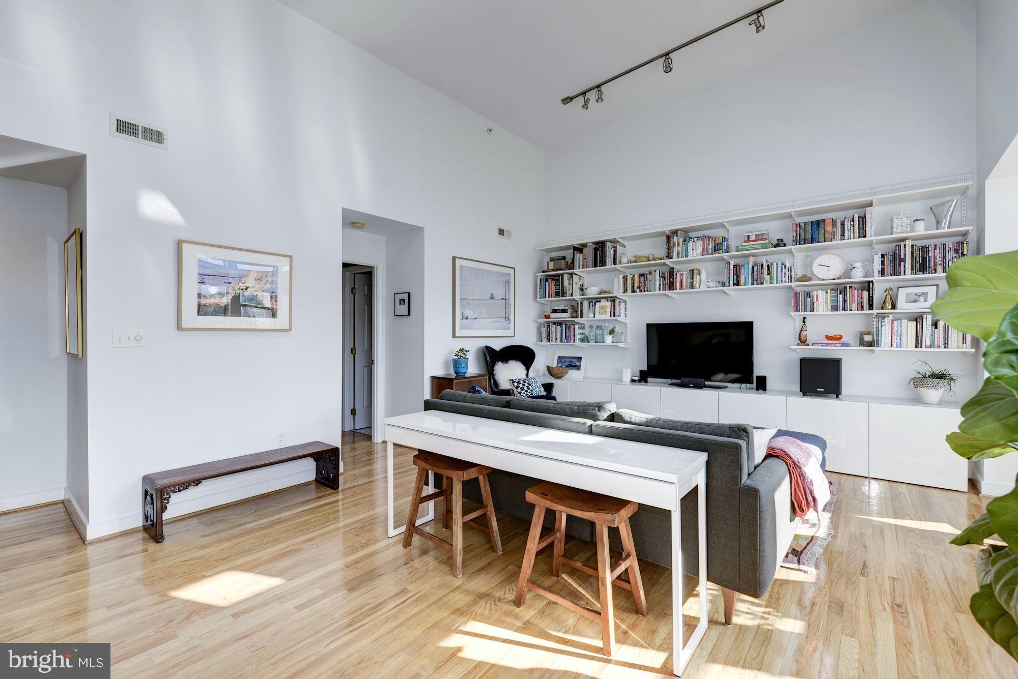 1827 Florida Avenue Northwest, Unit 404 Washington, DC 20009 - Photo 5 of 26 Living Room