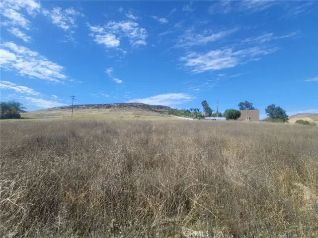 a view of a yard in front of a house