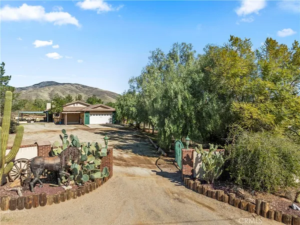 $1,285,000 | 35728 Beauty Vista Lane, Agua Dulce, CA 91390