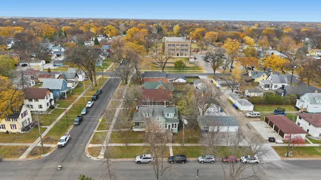 $289,999 | 901 3rd Street North, Fargo, ND 58102