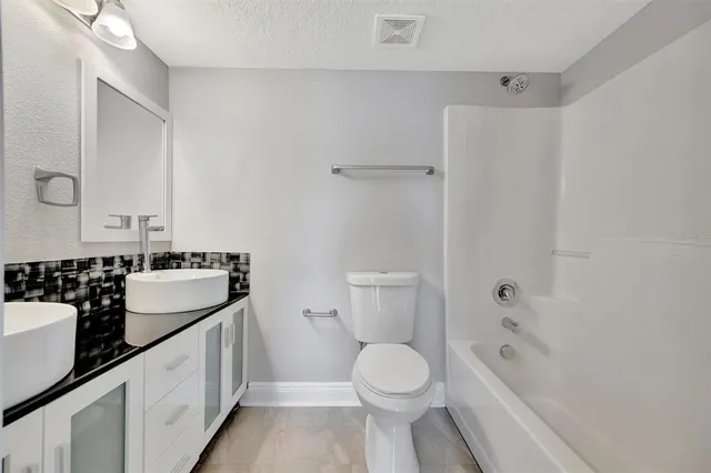 $650,000 | 2115 Valrico Heights Boulevard, Valrico, FL 33594