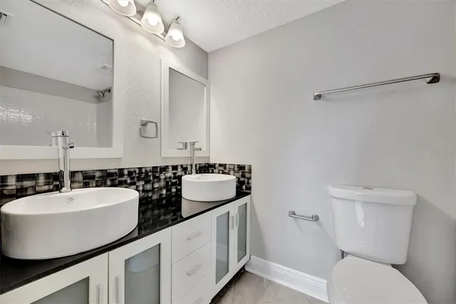 $650,000 | 2115 Valrico Heights Boulevard, Valrico, FL 33594