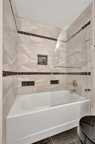 $650,000 | 2115 Valrico Heights Boulevard, Valrico, FL 33594