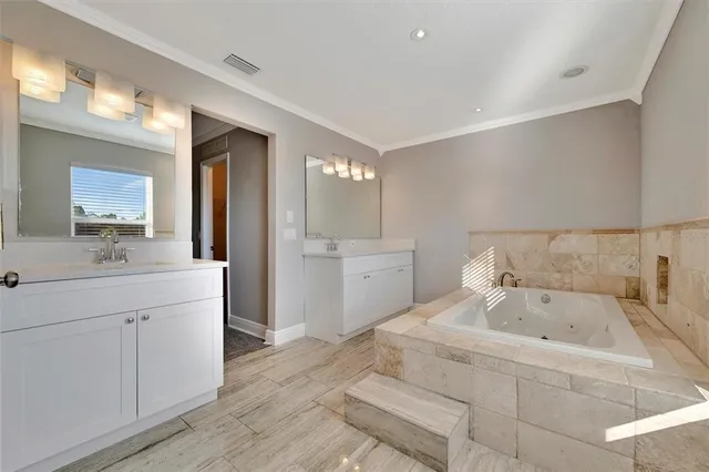 $650,000 | 2115 Valrico Heights Boulevard, Valrico, FL 33594