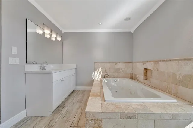 $650,000 | 2115 Valrico Heights Boulevard, Valrico, FL 33594