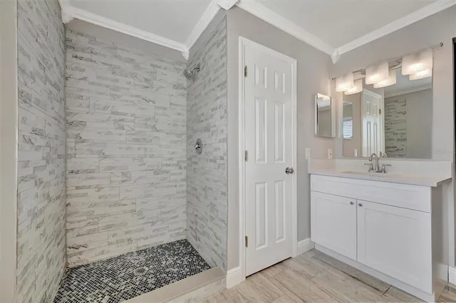 $650,000 | 2115 Valrico Heights Boulevard, Valrico, FL 33594