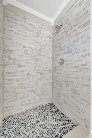 $650,000 | 2115 Valrico Heights Boulevard, Valrico, FL 33594