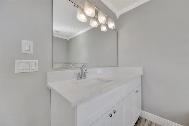 $650,000 | 2115 Valrico Heights Boulevard, Valrico, FL 33594