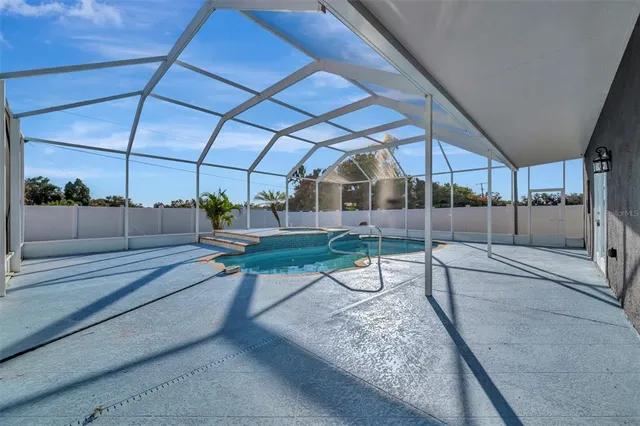 $650,000 | 2115 Valrico Heights Boulevard, Valrico, FL 33594