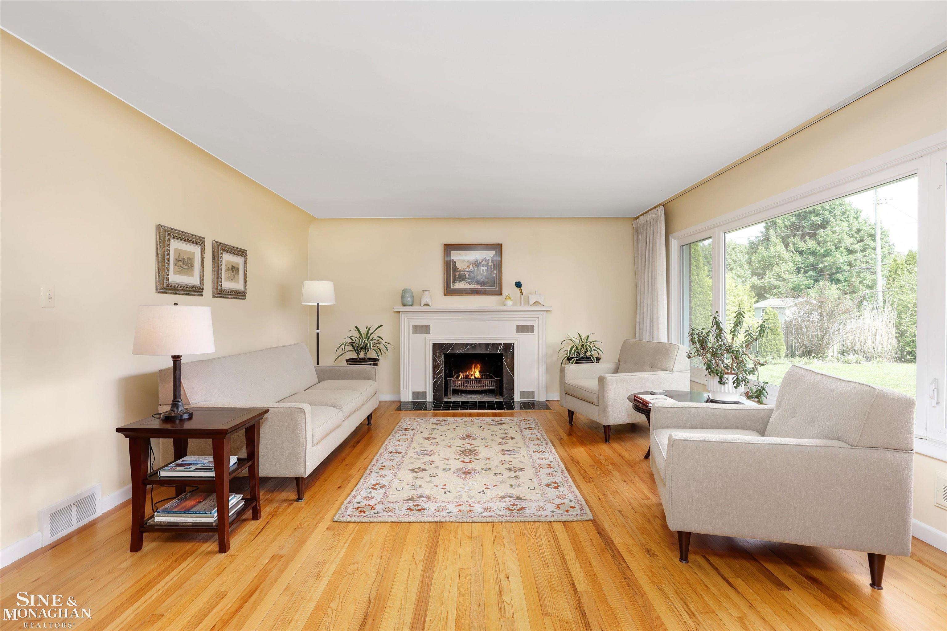 50 Hampton Road Grosse Pointe, MI 48236 - Photo 4 of 37 50142200-2a344f9d-66a4-48a0-b6a5-6bb33634e318.JPG