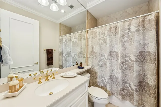 a view of an empty room with entryway