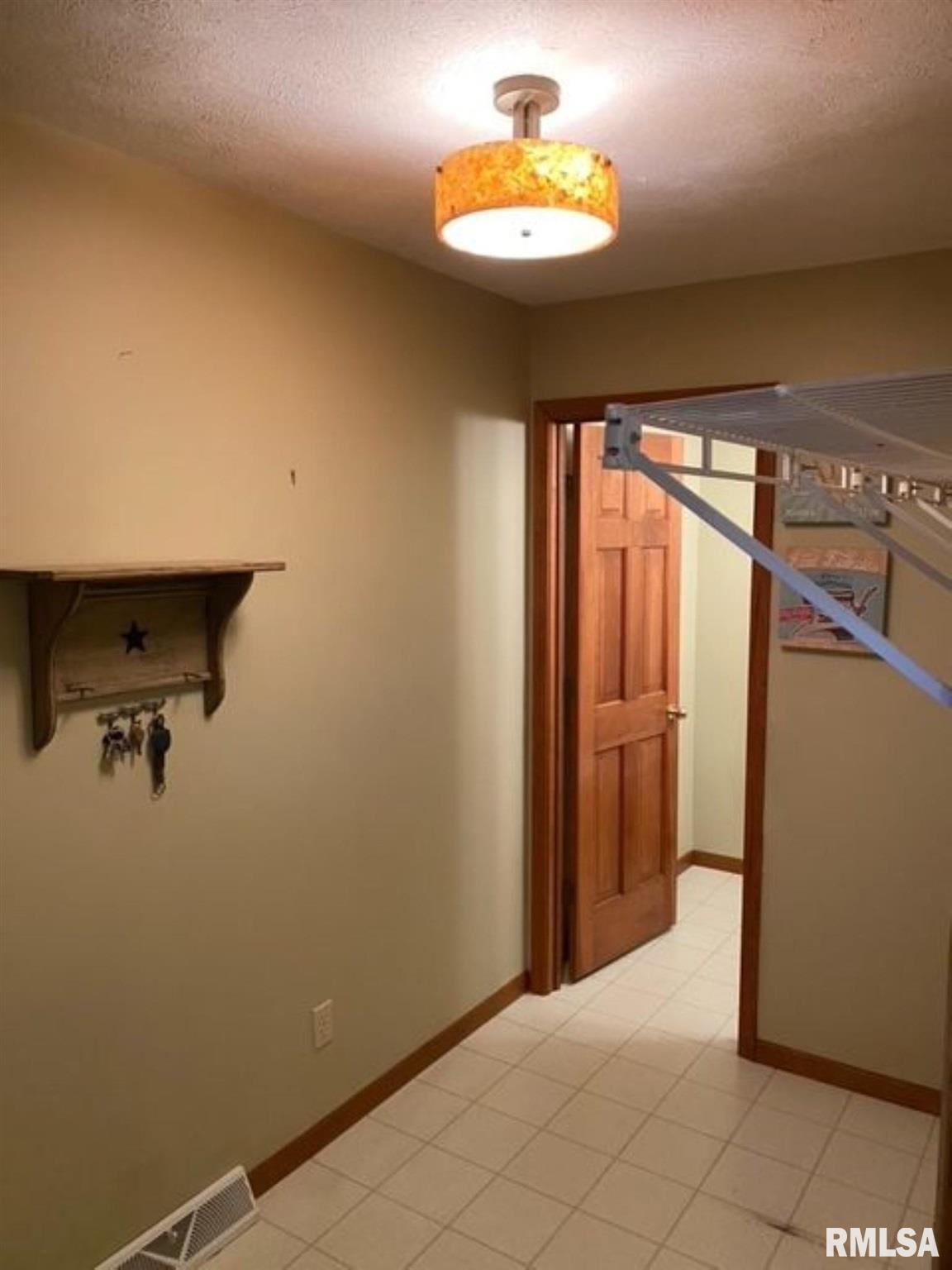 408 Clipper Road Springfield, IL 62711 - Photo 24 of 39 Gallery Image 24