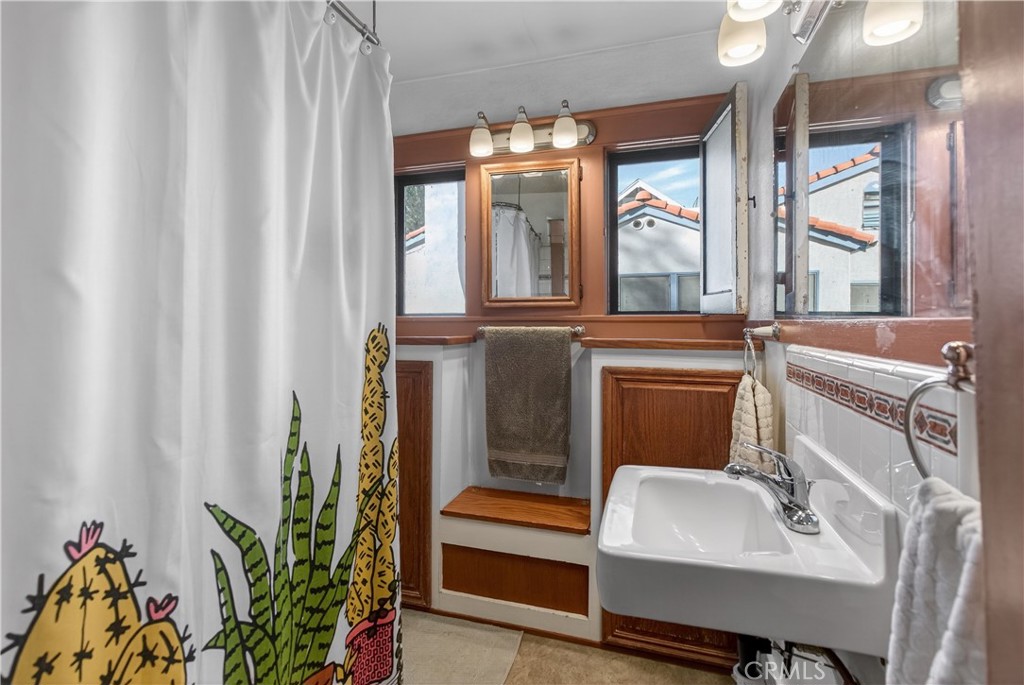 4045 Elmwood Court Riverside, CA 92506 - Photo 12 of 18 Bathroom with shower in tub.