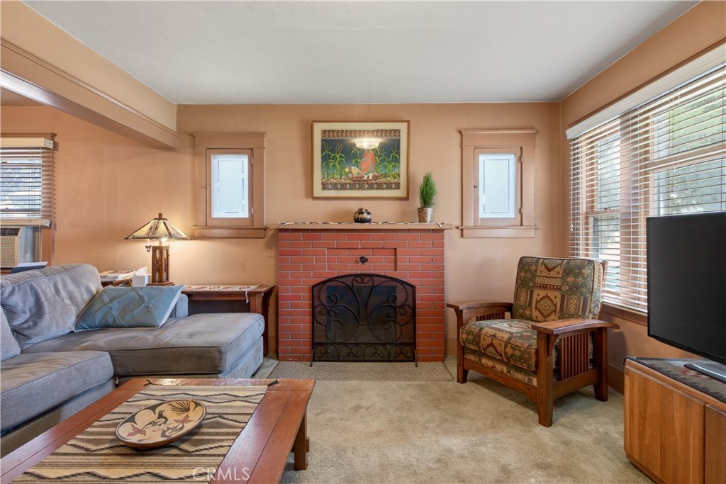 4045 Elmwood Court Riverside, CA 92506 - Photo 5 of 18 Wood-burning fireplace