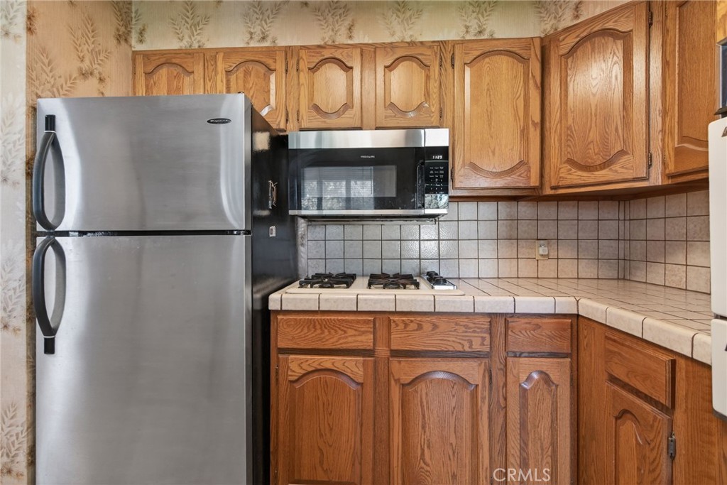 4045 Elmwood Court Riverside, CA 92506 - Photo 8 of 18 Refrigerator stays, and there is also a built-in microwave.