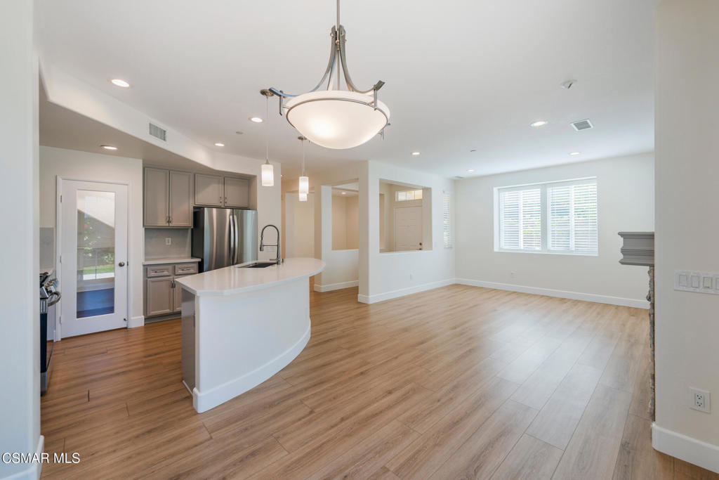 4117 Orontes Way, Unit B Simi Valley, CA 93063 - Photo 7 of 52