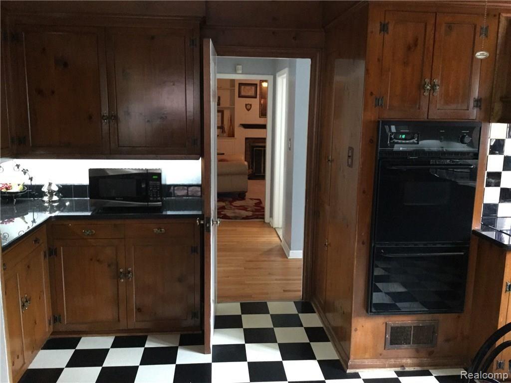 3297 Sherbourne Road Detroit, MI 48221 - Photo 29 of 37 kitchen1 sherbourne.jpg