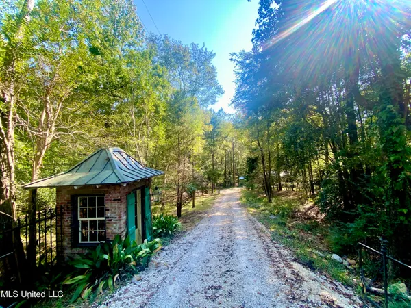 $249,000 | 140 Westover Drive, Hazlehurst, MS 39083