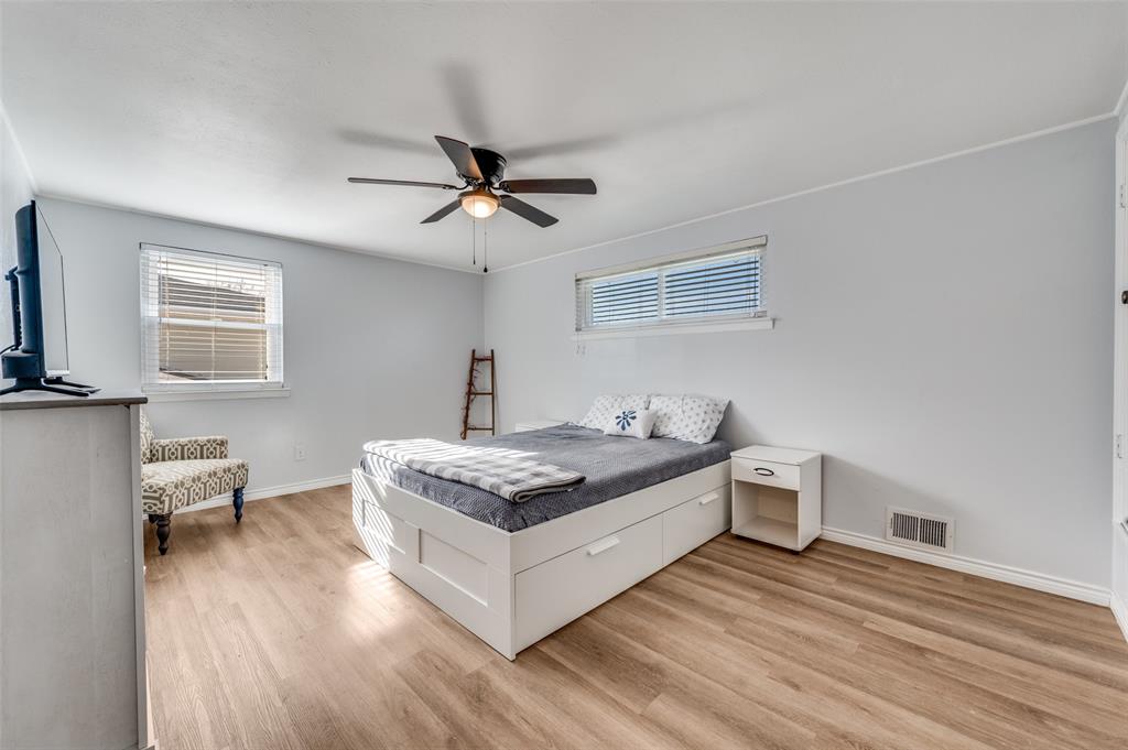 2924 West 11th Street Irving, TX 75060 - Photo 21 of 39 a living room with granite countertop furniture and a flat screen tv