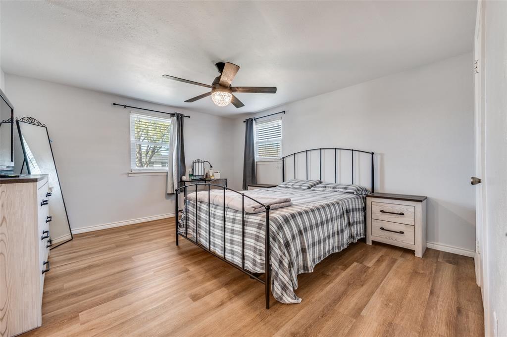 2924 West 11th Street Irving, TX 75060 - Photo 29 of 39 a bedroom with a bed and a window