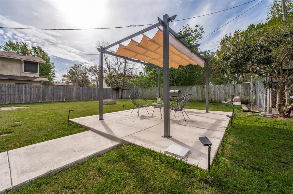 2924 West 11th Street Irving, TX 75060 - Photo 32 of 39 a view of a park with a slide