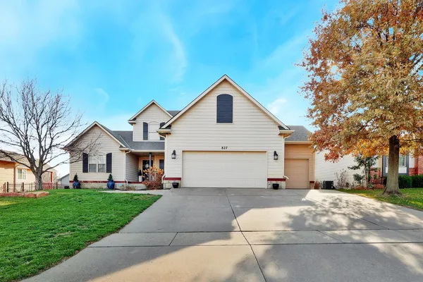 $367,500 | 827 North Bristol Court, Wichita, KS 67206