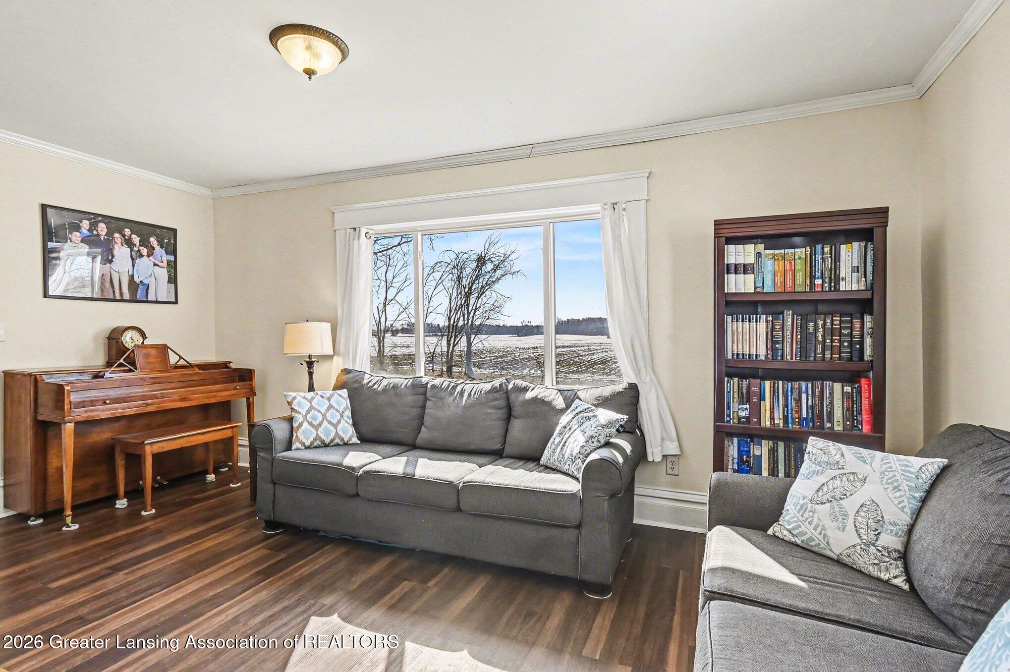 6260 West Chadwick Road Dewitt, MI 48820 - Photo 5 of 32 Living Room