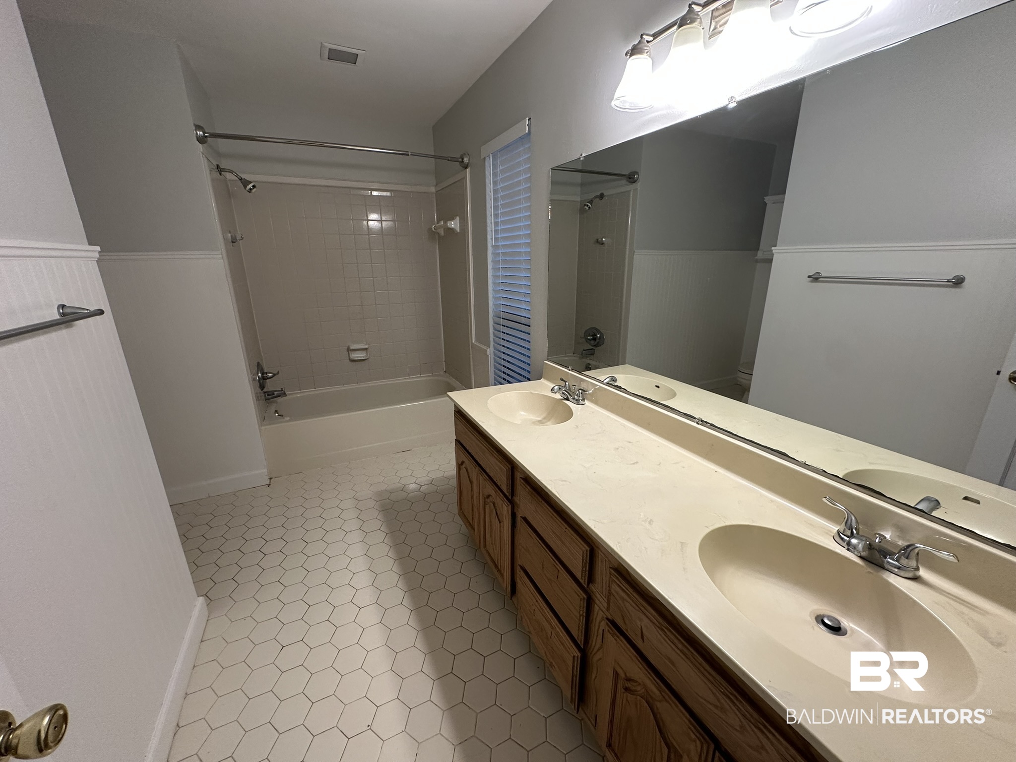 105 Dewitt Loop Daphne, AL 36526 - Photo 18 of 24 Primary Bathroom