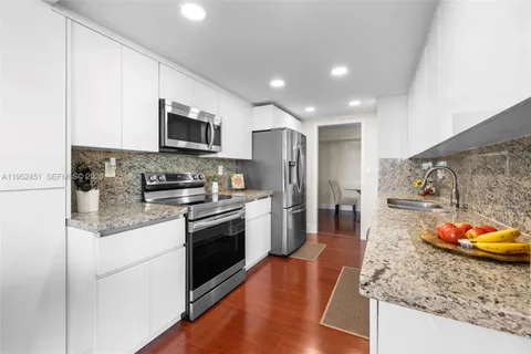 $419,000 | 4000 Towerside Terrace, Unit 2005, Miami, FL 33138