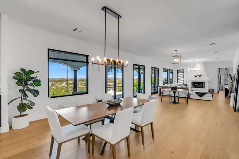 $1,490,000 | 401 Rogart Drive, Spicewood, TX 78669