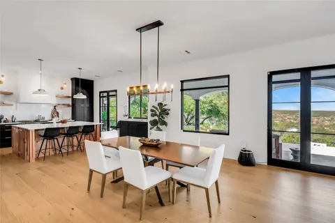 $1,490,000 | 401 Rogart Drive, Spicewood, TX 78669