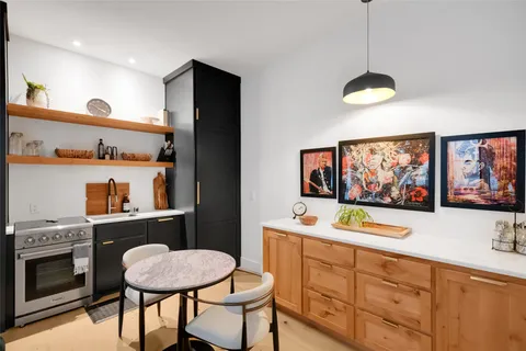 $1,490,000 | 401 Rogart Drive, Spicewood, TX 78669