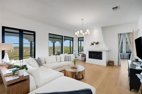 $1,490,000 | 401 Rogart Drive, Spicewood, TX 78669