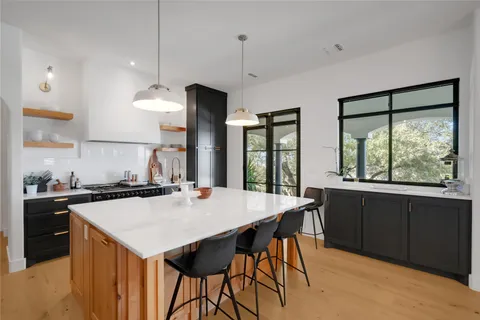 $1,490,000 | 401 Rogart Drive, Spicewood, TX 78669