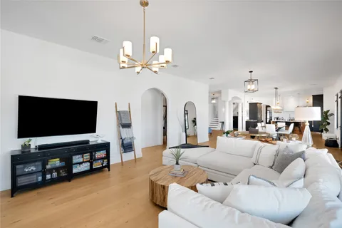 $1,490,000 | 401 Rogart Drive, Spicewood, TX 78669