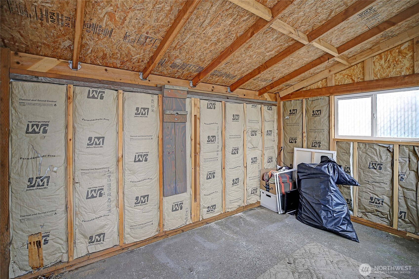 208 West Galena Street Granite Falls, WA 98252 - Photo 27 of 40 a big room with closet next to a window