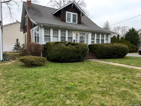 $639,900 | 70 Staples Street, Farmingdale, NY 11735