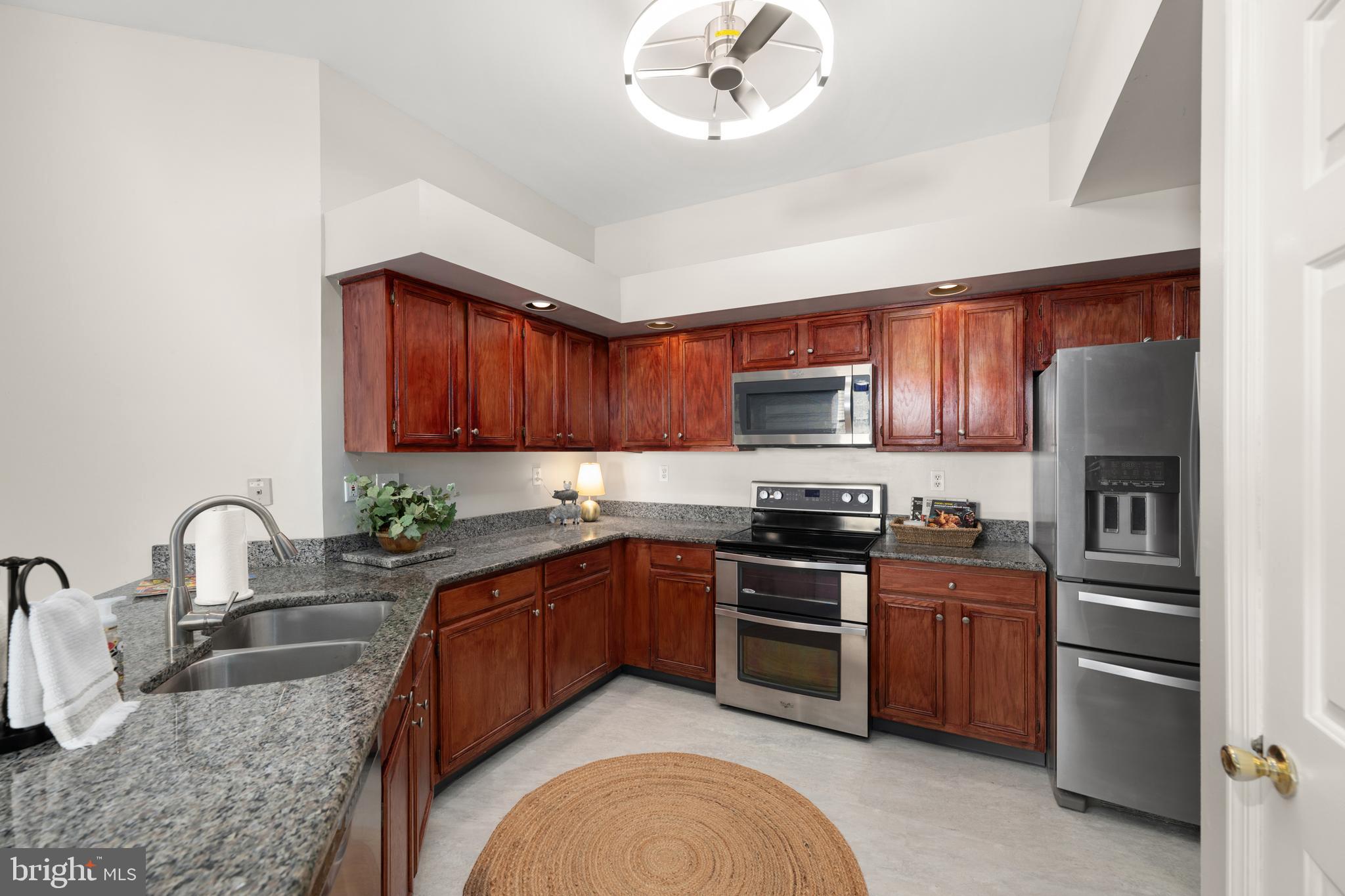 151 Redden Lane Middletown, DE 19709 - Photo 9 of 34 Granite counters & LVT Floors