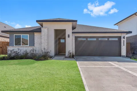 $340,000 | 13220 Lago Acero Lane, Texas City, TX 77568