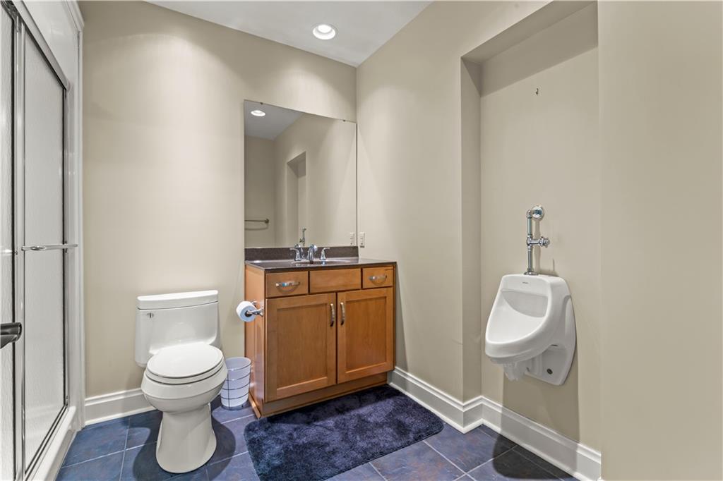 233 McCombs Road Venetia, PA 15367 - Photo 38 of 50 Full Bathroom 233 McCombs Road