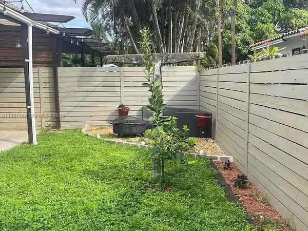 $2,800 | 11221 Northeast 9th Avenue, Biscayne Park, FL 33161