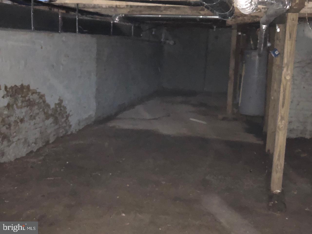 20 North Gilmor Street Baltimore, MD 21223 - Photo 5 of 19 a view of a room