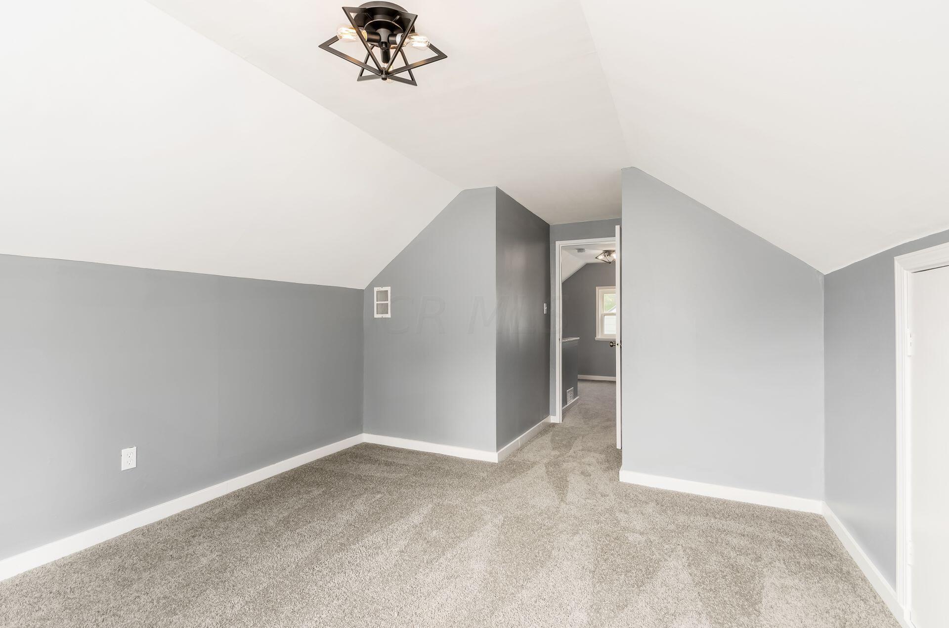 938 Bucknell Road Columbus, OH 43213 - Photo 26 of 35 028_7bf89ff7_g bucknell rd-58