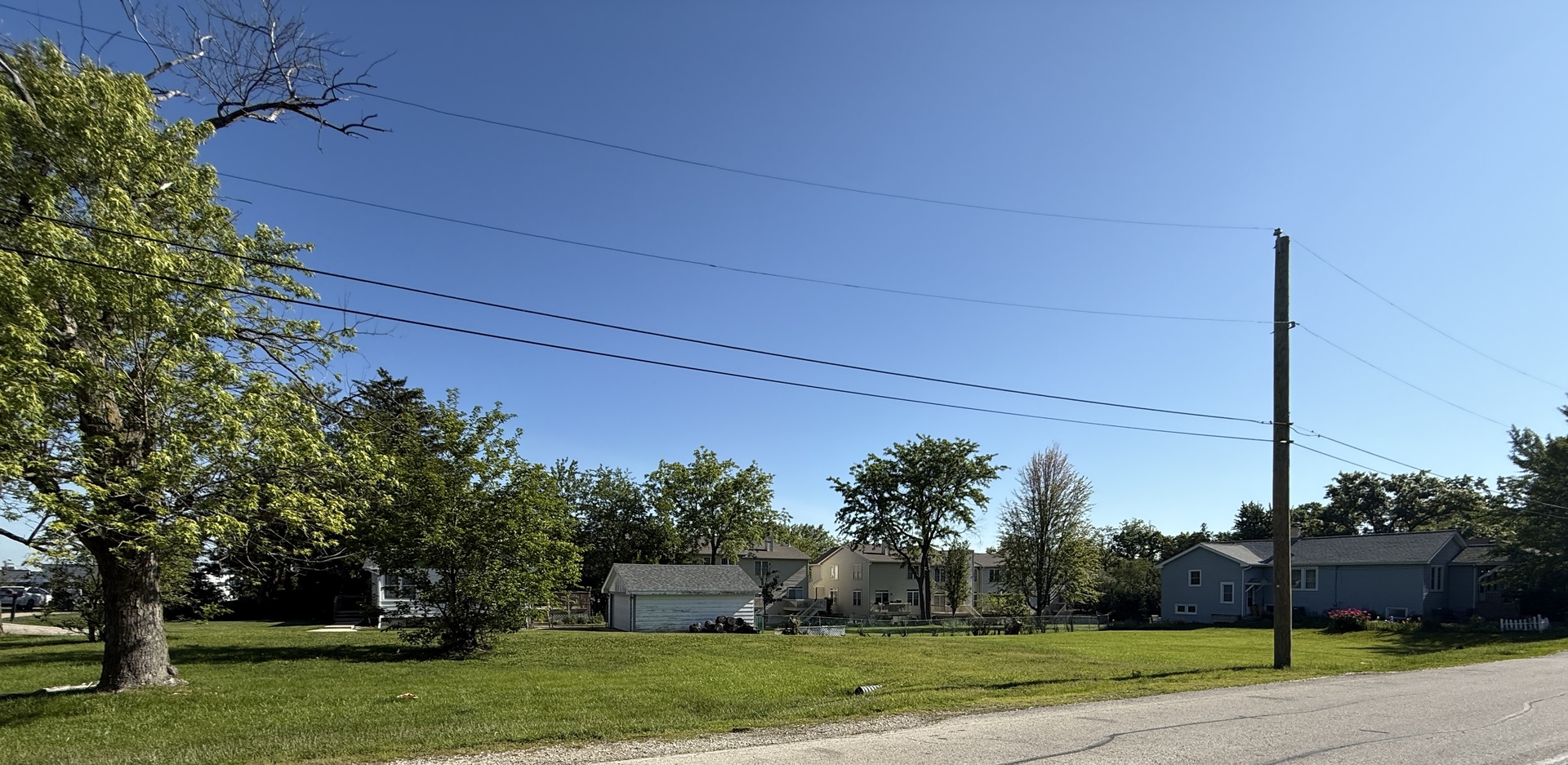 2160 Howard Avenue Downers Grove, IL 60515 - Photo 3 of 3 a view of a outdoor space
