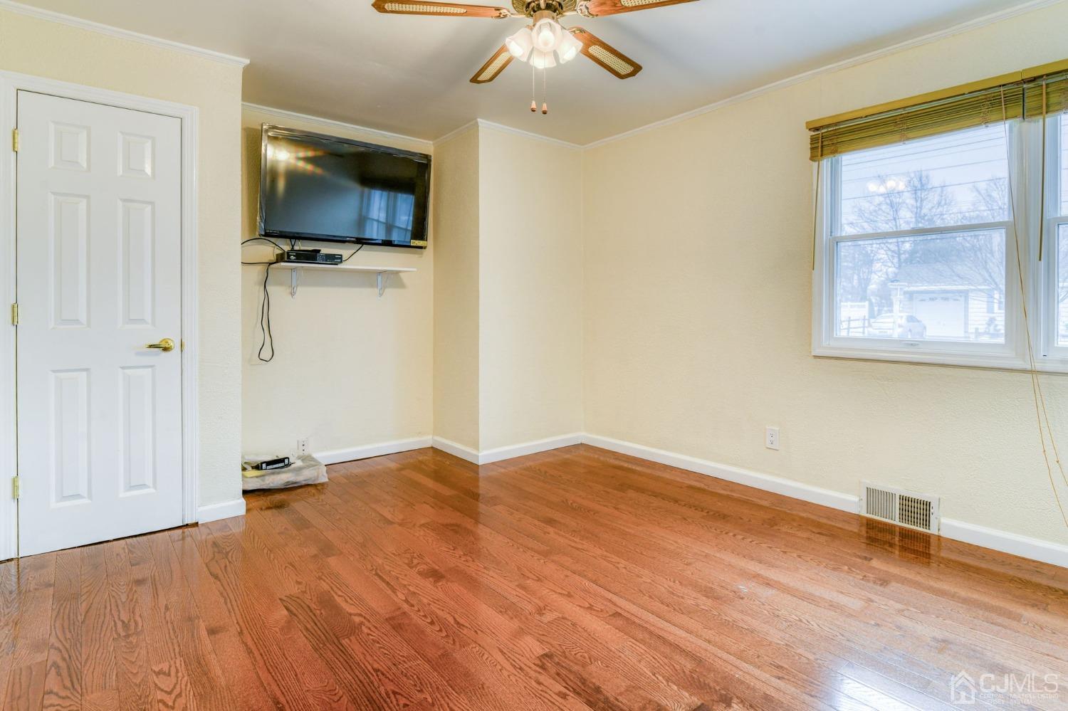 12 Longfield Road New Brunswick, NJ 08901 - Photo 13 of 25 Gallery Image 13