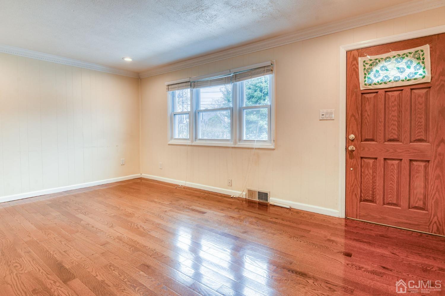 12 Longfield Road New Brunswick, NJ 08901 - Photo 5 of 25 Gallery Image 5