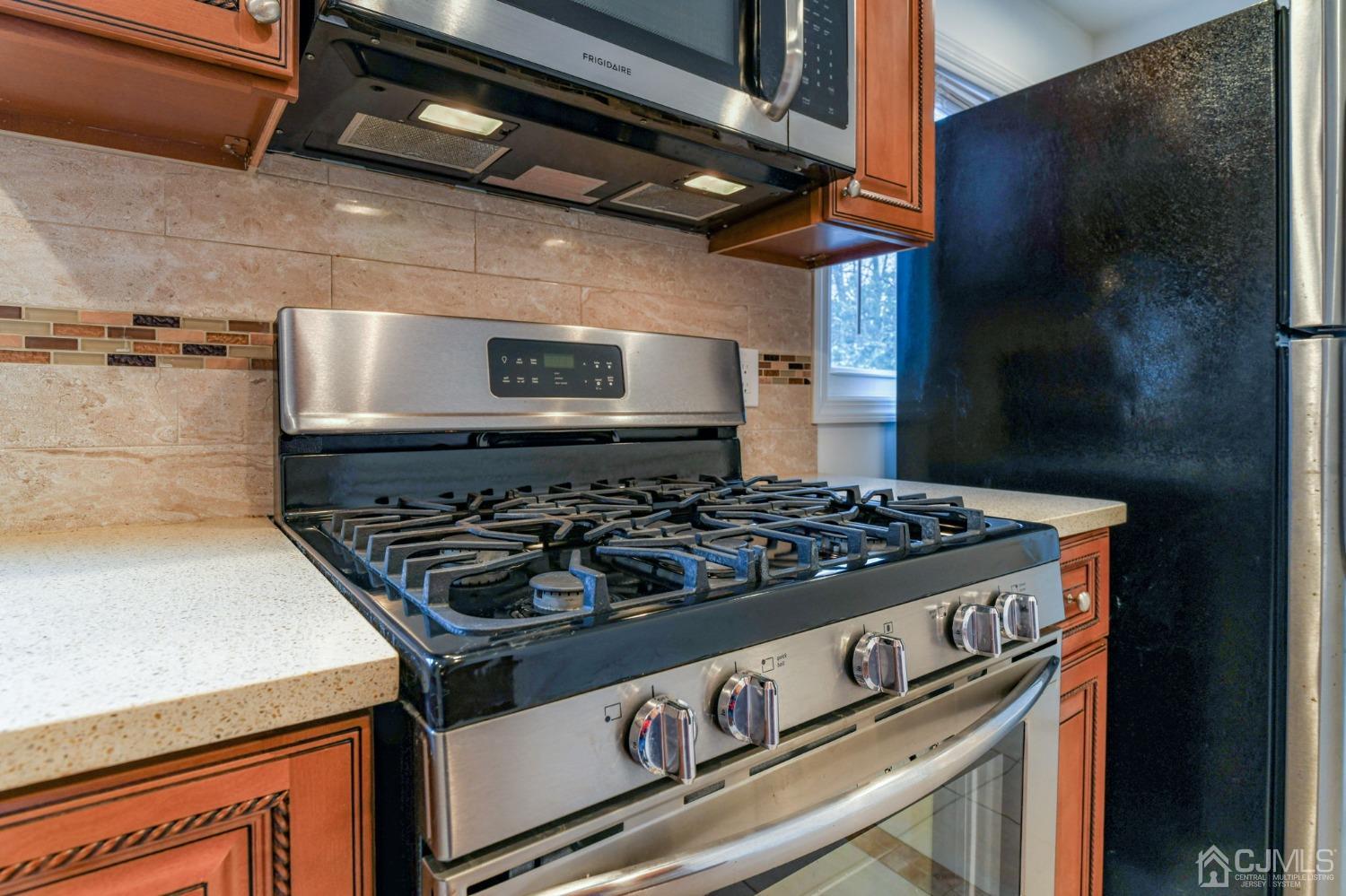 12 Longfield Road New Brunswick, NJ 08901 - Photo 8 of 25 Gallery Image 8