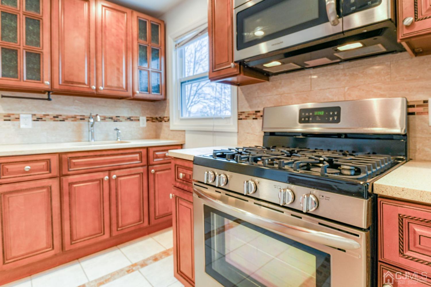 12 Longfield Road New Brunswick, NJ 08901 - Photo 9 of 25 Gallery Image 9